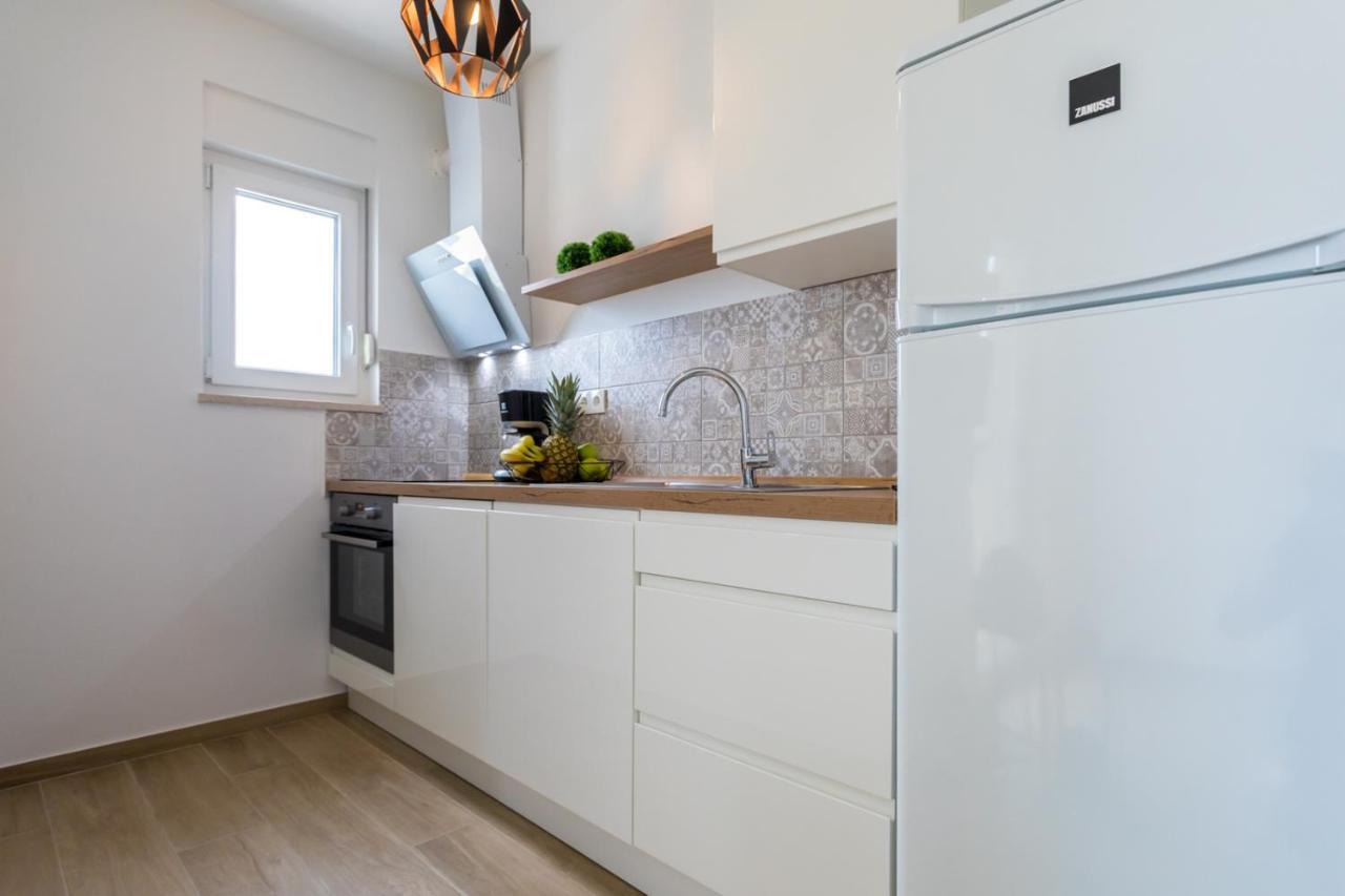 Fe Apartment *