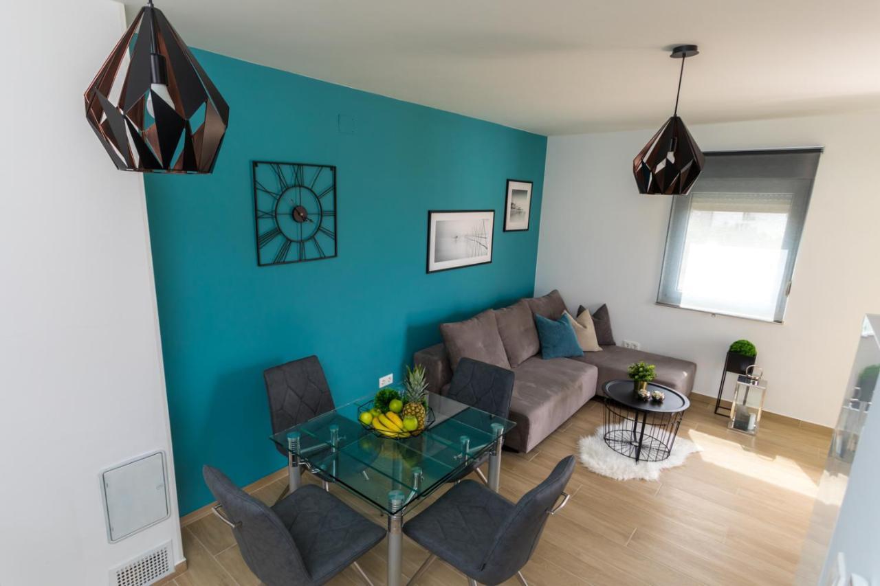 Fe Apartment *