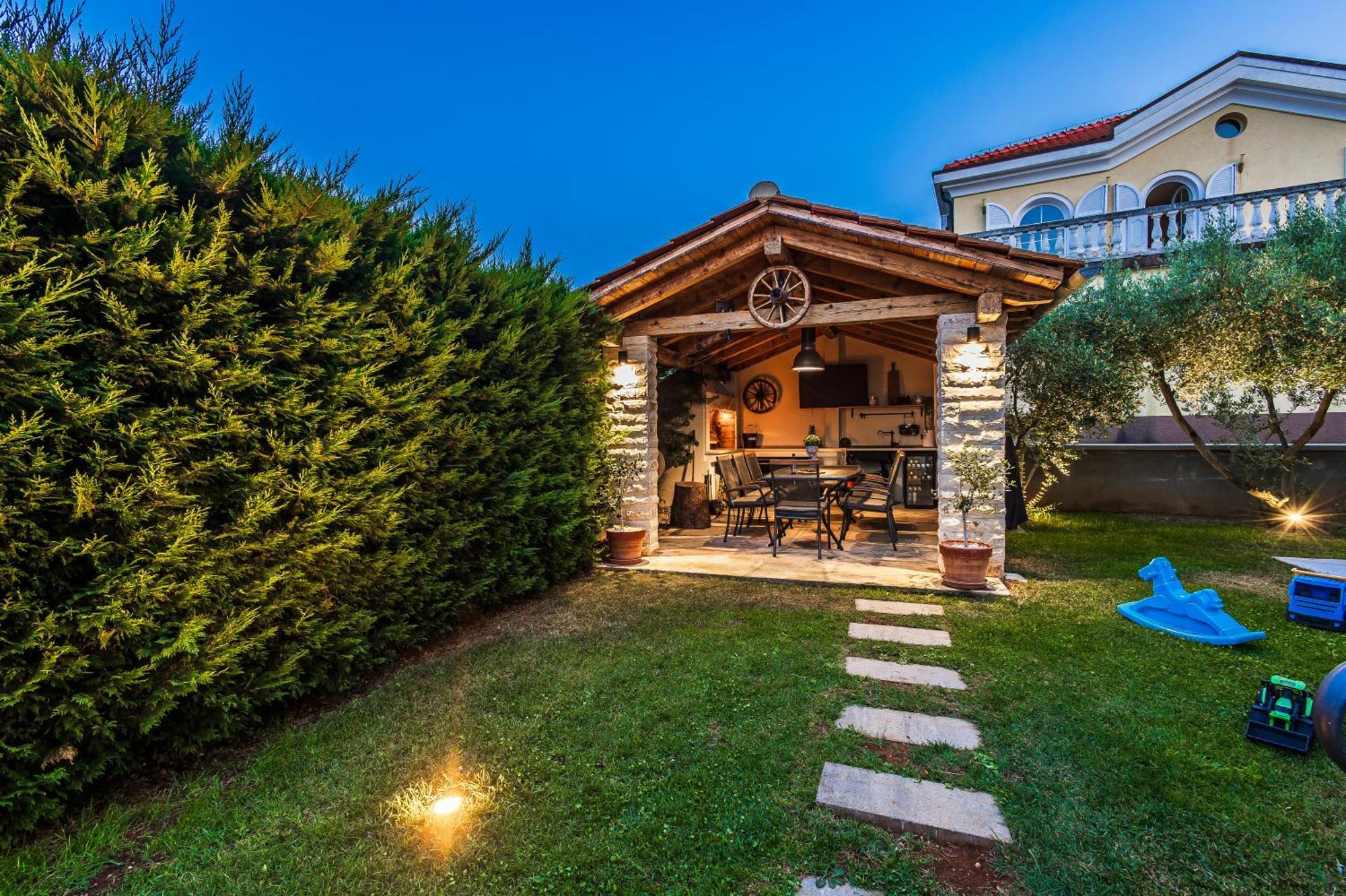 Fe Apartman *